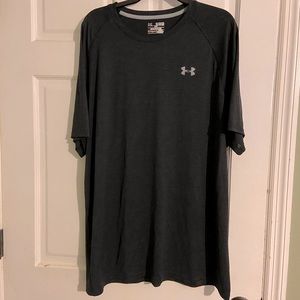 Men’s  Under Armour heat gear short-sleeved shirt